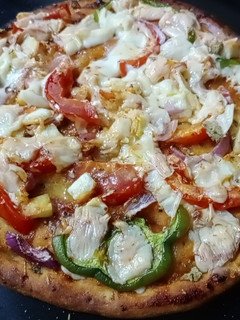 हेल्थी आटा पिज़्ज़ा (Healthy aata Pizza recipe in hindi) रेसिपी मुख्य फोटो