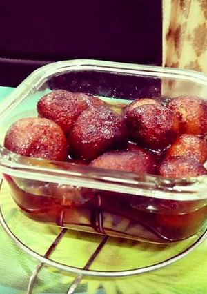 A picture of Gulab jamun.