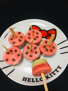 Una foto de Paletas Heladas de Sandía y Kiwi!