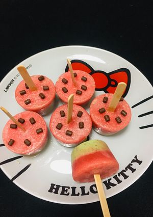 Una foto de Paletas Heladas de Sandía y Kiwi!