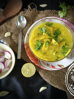 આદુ-લસણવાળી દાળ-ઢોકળી(Dal dhokli Recipe in Gujarati) રેસીપી મુખ્ય ફોટો