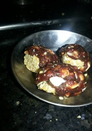 A picture of Dates and seasme rolls.