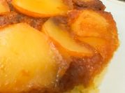 Uma foto de pera caramelizada