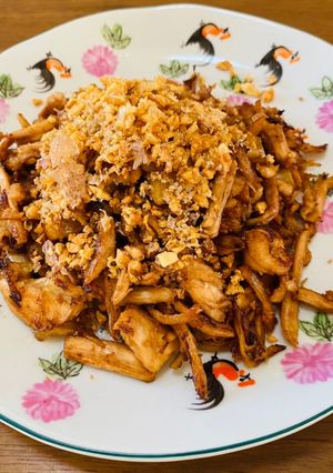 รูปของ ไก่ฉีกคั่วเค็มคลุกกระเทียม🤗