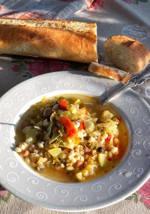 Фото Постный суп из бобово-злаковой смеси и овощей.