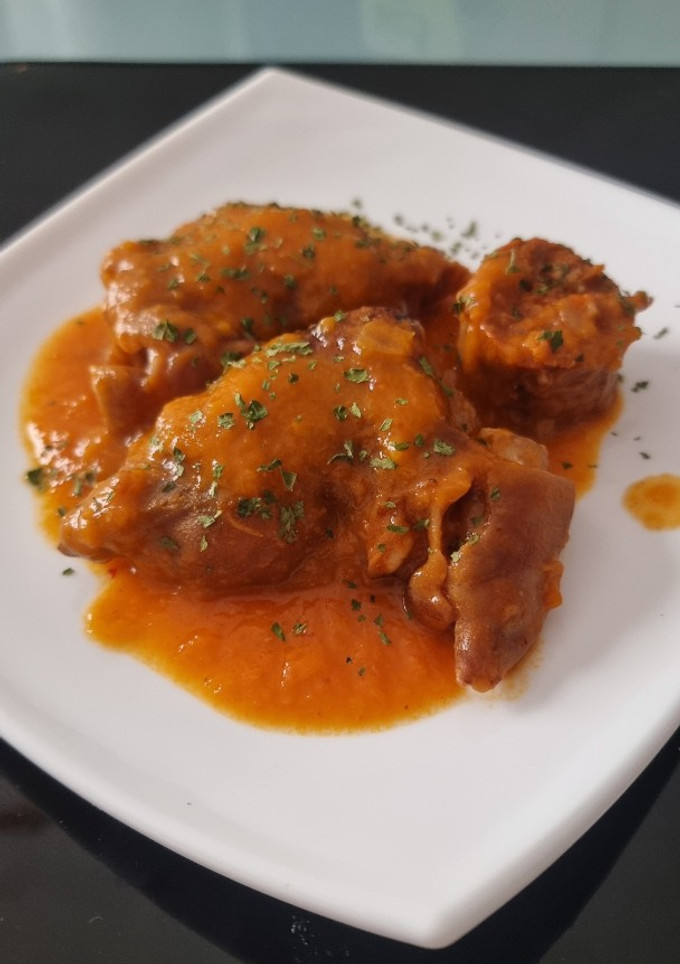 Una foto de Pies de cerdo al estilo de hugo