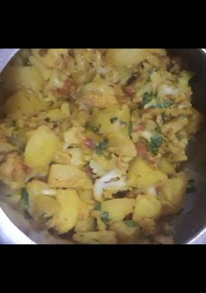 आलू और गोभी की सब्जी (aloo aur gobhi ki sabzi recipe in Hindi) रेसिपी मुख्य फोटो