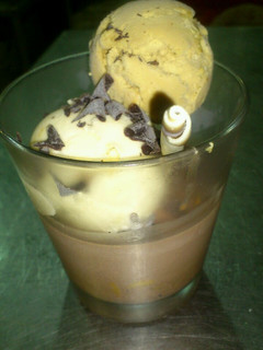 Una foto de Panacota de cacao con dulce de leche