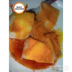 A picture of Boiled yam and plam oil.