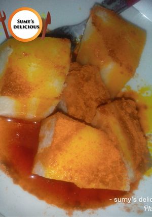 A picture of Boiled yam and plam oil.