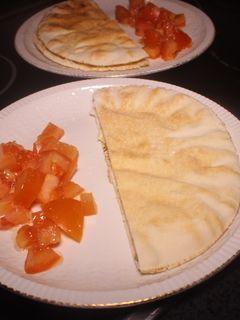 Una foto de Pan de pita relleno de atún