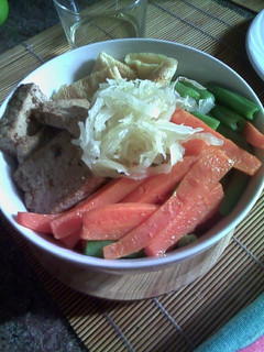 Una foto de Fideos al miso con verduras y tofu