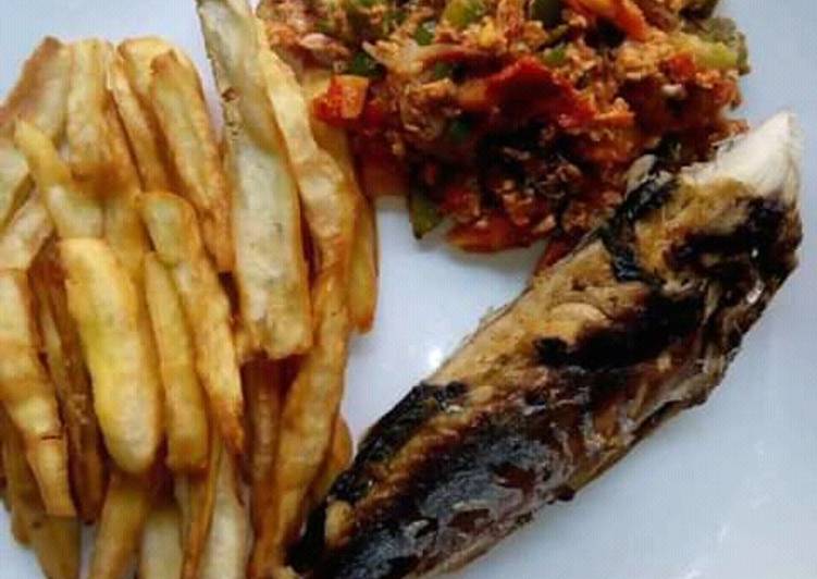 Steps to Make Speedy Potato chips,grilled fish and egg sauce