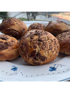 Una foto de Bollitos con pepitas de chocolate caseros