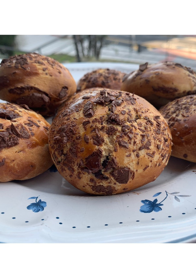 Una foto de Bollitos con pepitas de chocolate caseros