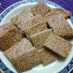 A picture of Til Aur Gud Ki Chikki.