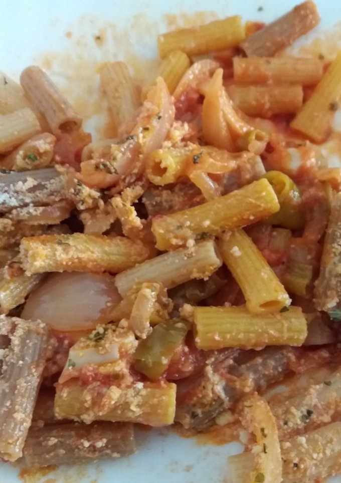 Una foto de Macarrones con salsa de guindilla