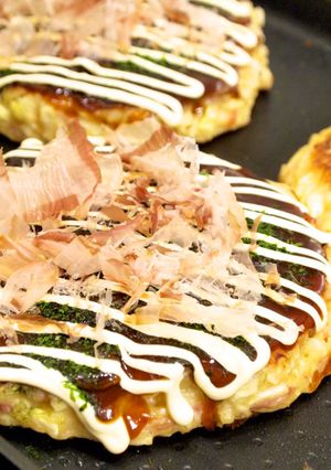 A picture of Fluffy Kansai-Style Okonomiyaki with Cabbage and Nagaimo.