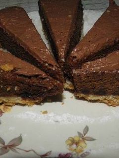 Una foto de Tarta cremosa con puré de papas y chocolate
