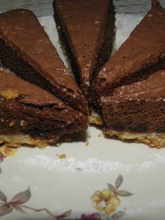 Una foto de Tarta cremosa con puré de papas y chocolate