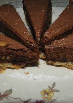 Una foto de Tarta cremosa con puré de papas y chocolate