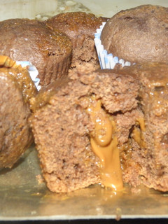 Una foto de Muffins de chocolate con corazón de dulce de leche