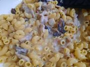 Una foto de coditos en salsa de queso