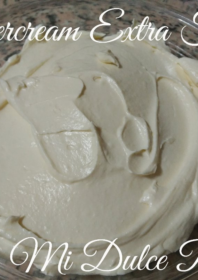 Una foto de Buttercream con queso crema - más firme