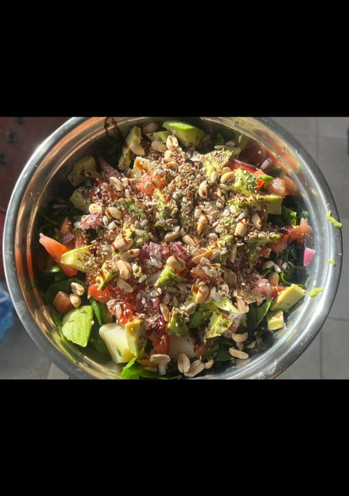 Una foto de Ensalada mixta rica & saludable 🥑