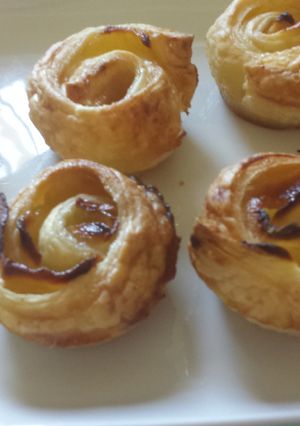 Una foto de Rosas de manzana con hojaldre