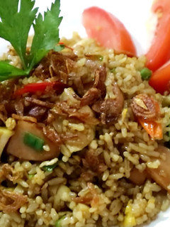 Foto resep Nasi Goreng Spesial Sosis, Ayam, Telur