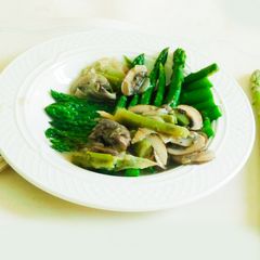 A picture of Cream of mushrooms with asparagus.