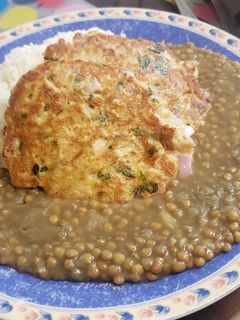 Una foto de Lentejitas bebé con torrejitas de lomito de caballa