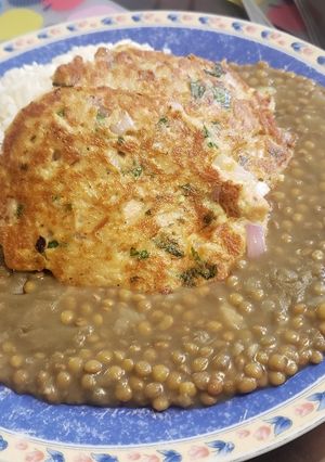 Una foto de Lentejitas bebé con torrejitas de lomito de caballa
