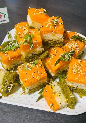 तिरंगा रवा ढोकला (Tiranga Rava Dhokla recipe in Hindi) रेसिपी मुख्य फोटो