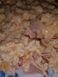Una foto de Arroz con jamón cocido, queso y tomate!🍚🍴