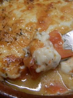 Una foto de Provolone con tomate