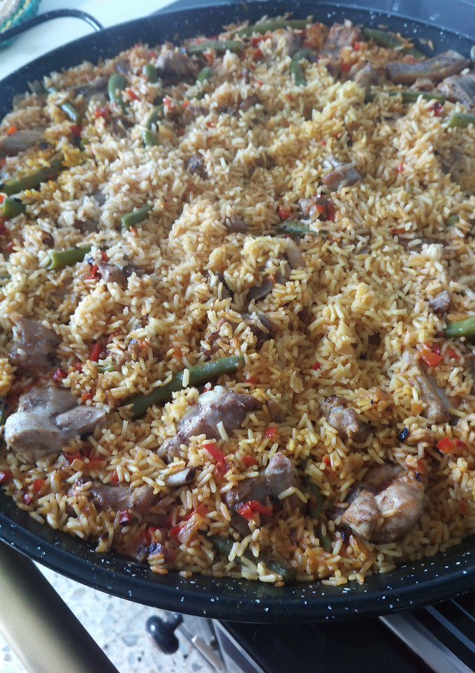 Una foto de Arroz con costilla de cerdo y judías verdes