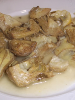 Una foto de Alcachofas claras con salsa