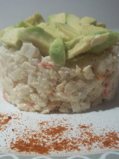 Una foto de Ensaladilla de pescado con aguacate