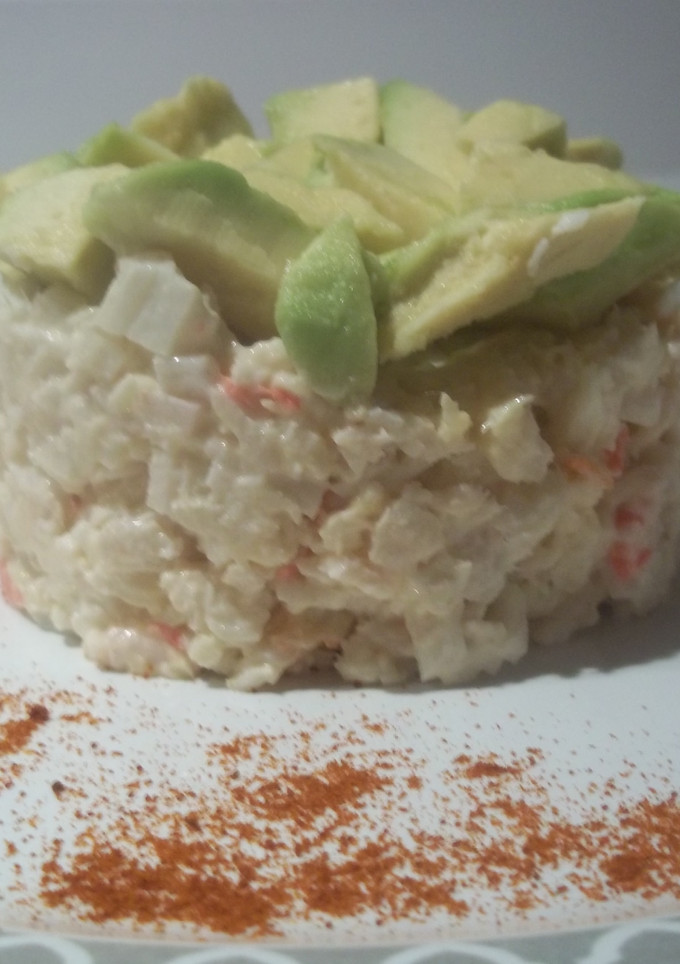 Una foto de Ensaladilla de pescado con aguacate