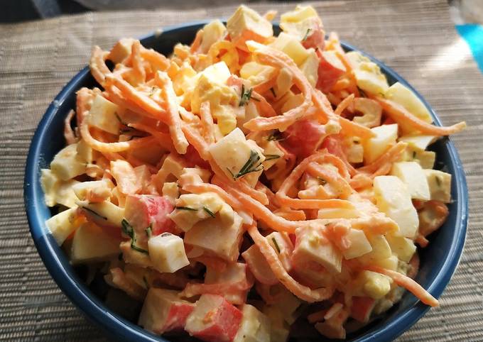 Салат с морковью по-корейски и крабовыми палочками