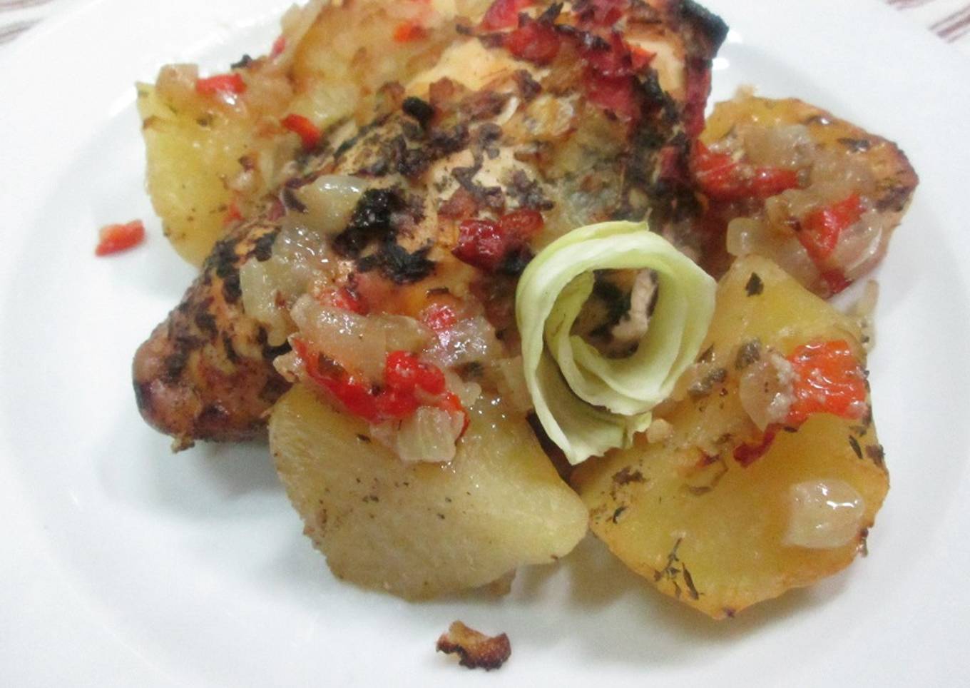 Pechugas, patatas y verduritas horneadas en papel plata
