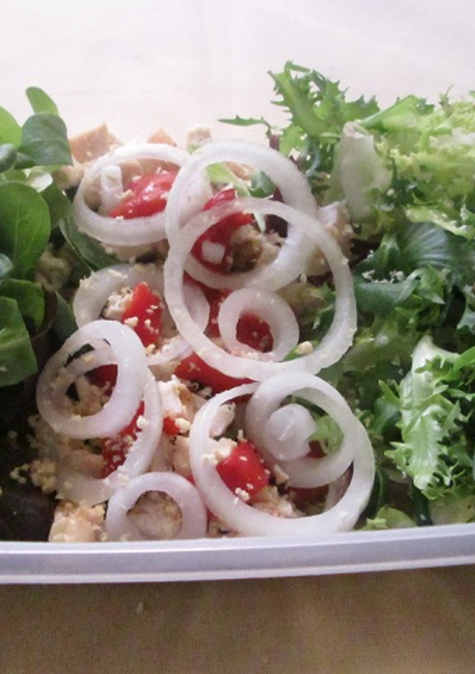 Una foto de Ensalada con ralladura de cacahuete para tupper
