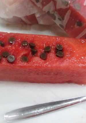 Una foto de Bastones de sandía con semillas comestibles