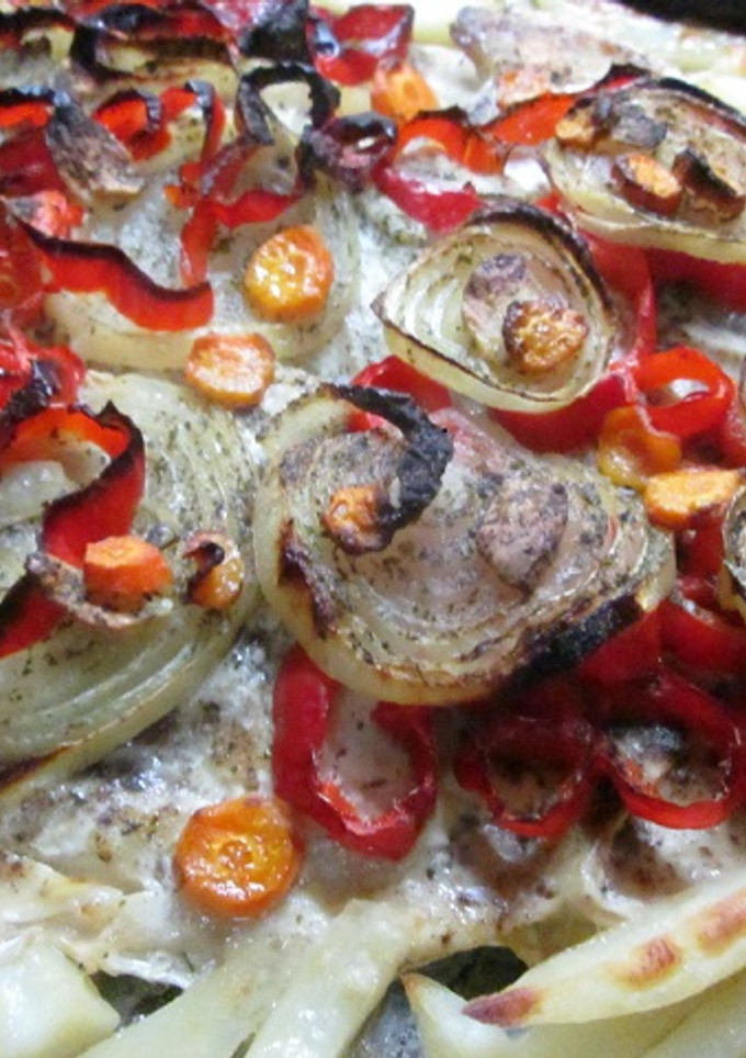 Una foto de Palometa con verduras y patatas al horno