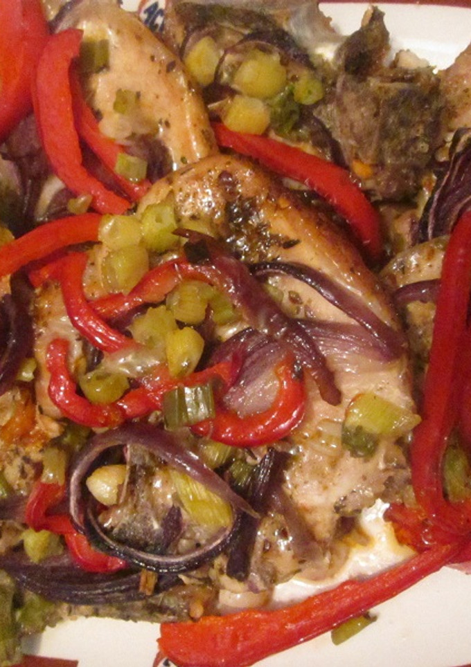 Una foto de Chuletas de cerdo horneadas con verduras especiales