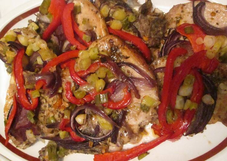 Chuletas de cerdo horneadas con verduras especiales