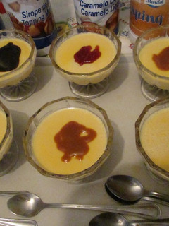 Una foto de Flan al caramelo con topping selección