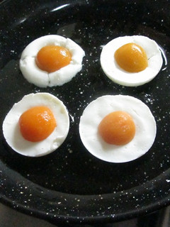 Una foto de Huevos fritos falsos